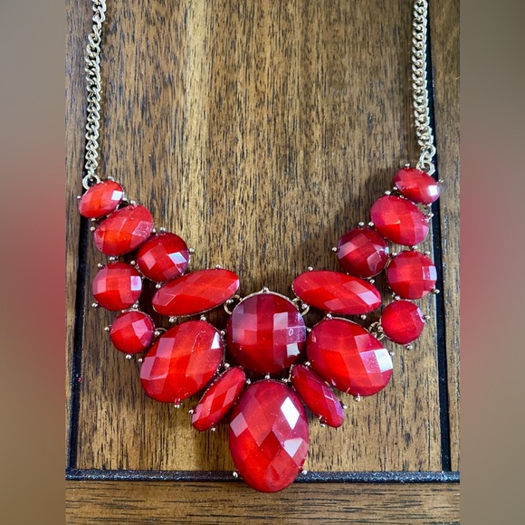 BOGO 2 x $10 NWOT “Red/ Gold Tone Statement Necklace” - Picture 4 of 9